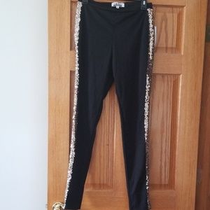 NWT size medium sequin leggins.
